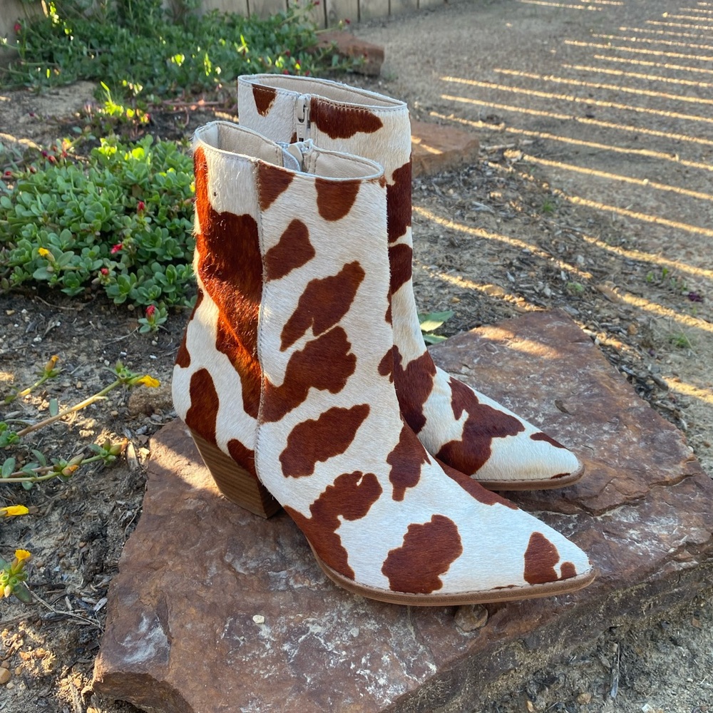 MATISSE CATY COW PRINT BOOTS